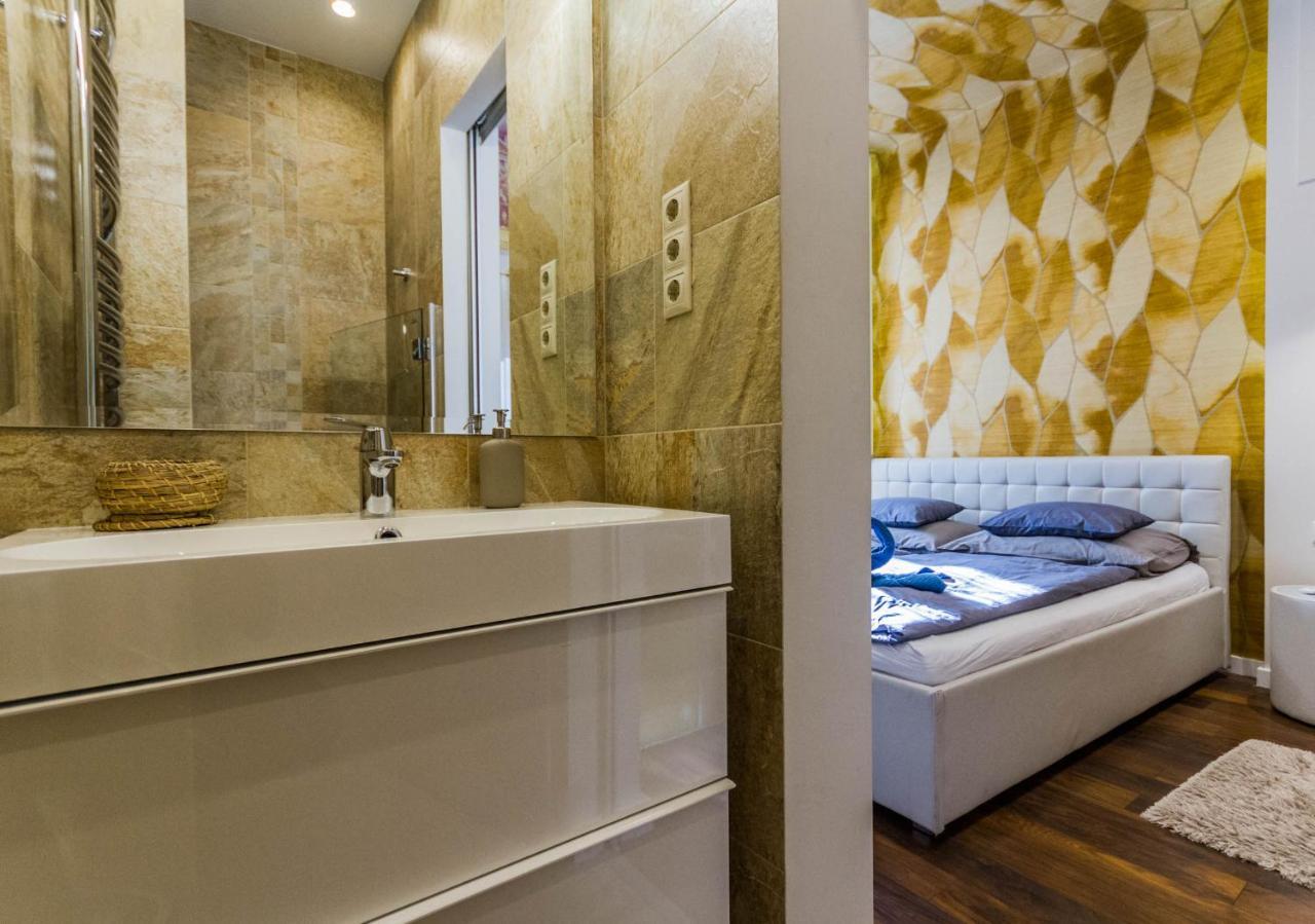 Chain Bridge Studio Apartment Budapest Exteriör bild