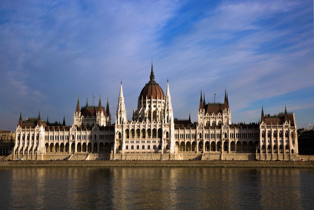 Chain Bridge Studio Apartment Budapest Exteriör bild