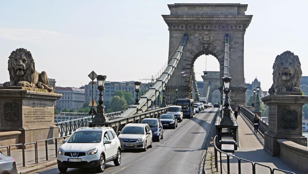 Chain Bridge Studio Apartment Budapest Exteriör bild